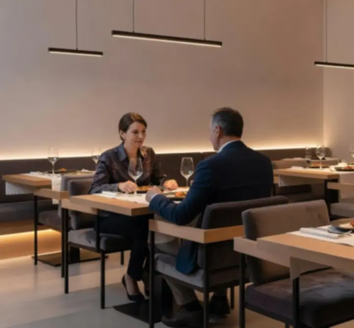 Elegáns, hangulatos éttermi enteriőr az Urban Wheel Hire Lounge-ban